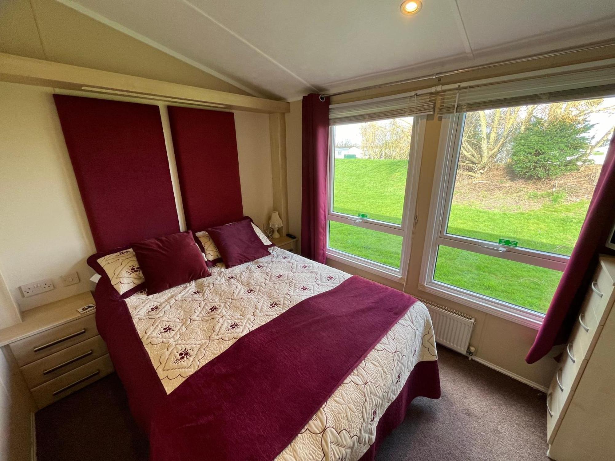 40a Oak Village- 2 Bedroom On Grange Leisure Park *